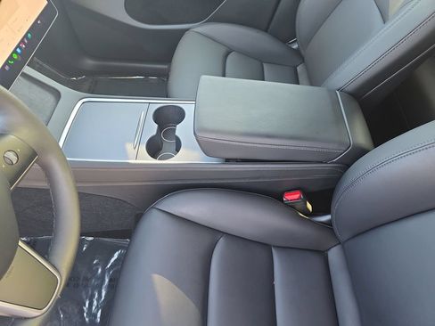 Used 2025 Tesla Model Y Long Range RWD image 24