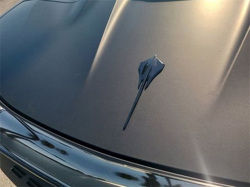 Used 2021 Chevrolet Corvette Stingray Premium Conv w/ Z51 Performance Package image 9