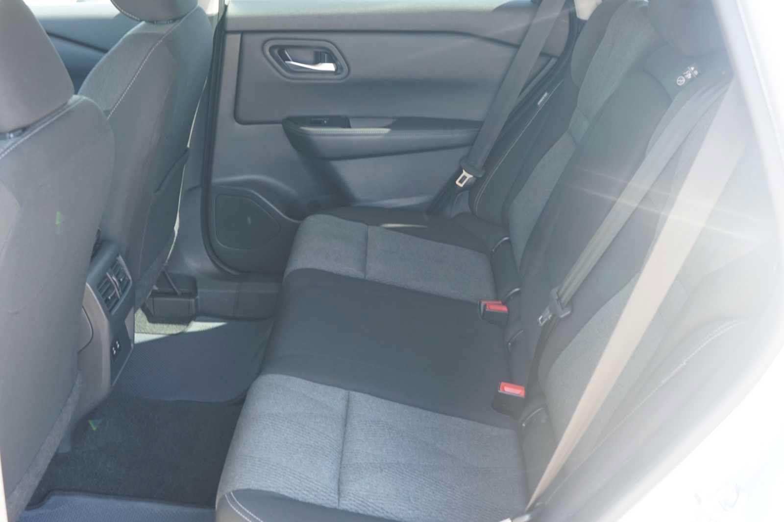 Used 2025 Nissan Rogue SV FWD image 19
