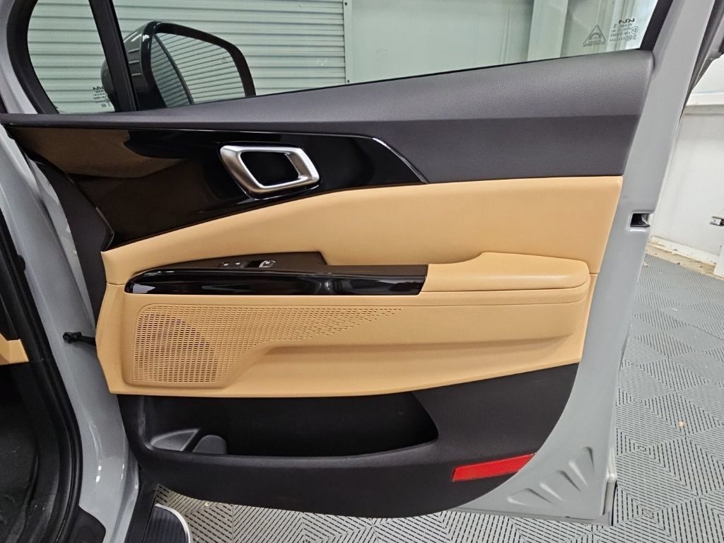 Used 2022 Kia Carnival EX FWD image 42