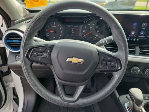 Certified 2024 Chevrolet Trax LS w/ LS Convenience Package FWD image 21