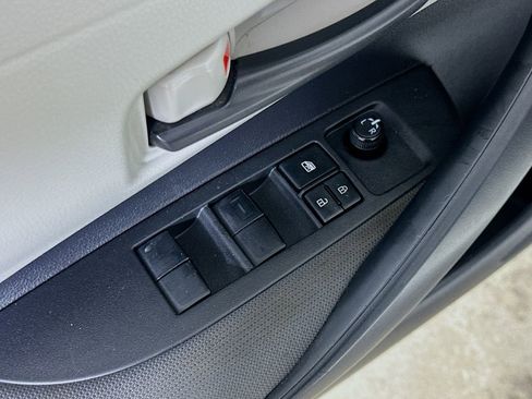 Used 2022 Toyota Corolla LE image 19