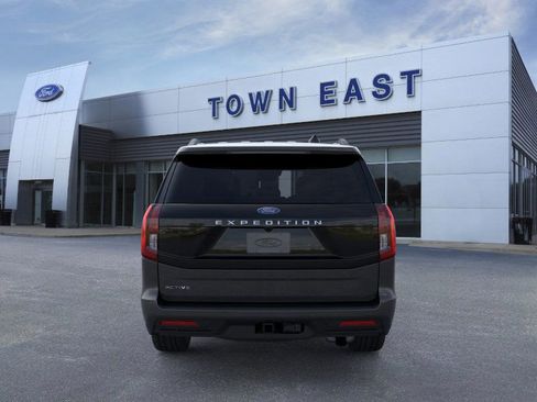 New 2025 Ford Expedition Active image 5
