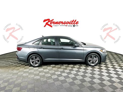 Used 2024 Volkswagen Jetta SE image 8