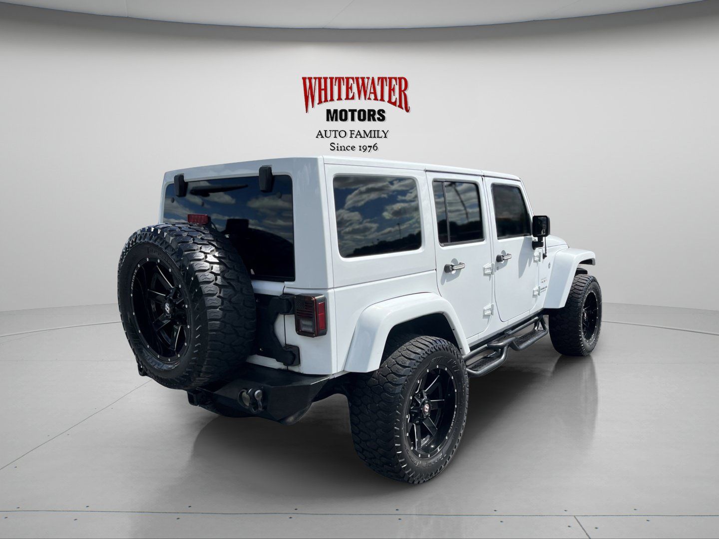 Used 2017 Jeep Wrangler Unlimited Sahara w/ Connectivity Group AWD/4WD image 5