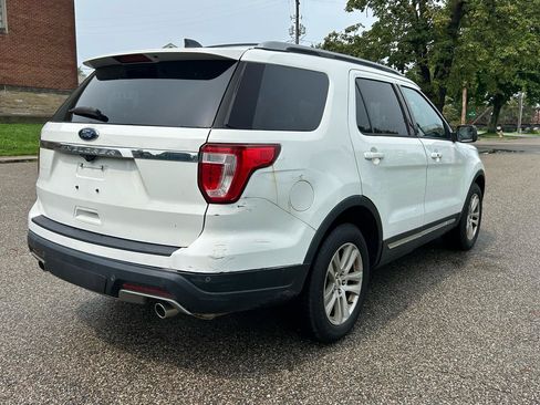Used 2018 Ford Explorer XLT AWD/4WD image 5