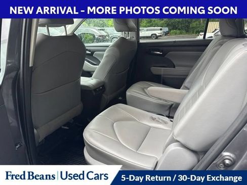 Used 2021 Toyota Highlander XLE AWD/4WD image 8