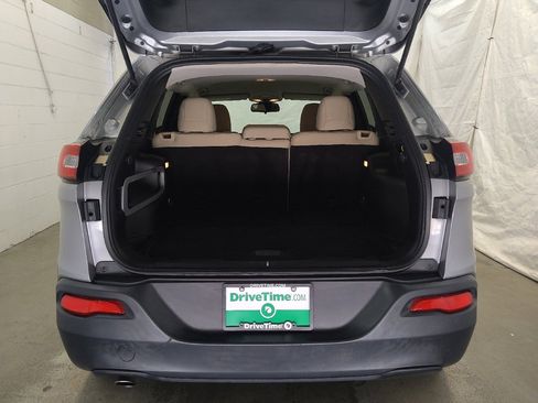 Used 2016 Jeep Cherokee Sport image 29