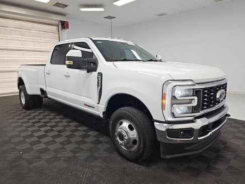 Used 2023 Ford F350 Lariat w/ Lariat Ultimate Package AWD/4WD image 2