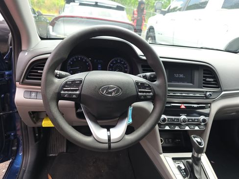Used 2020 Hyundai Elantra SE FWD image 14