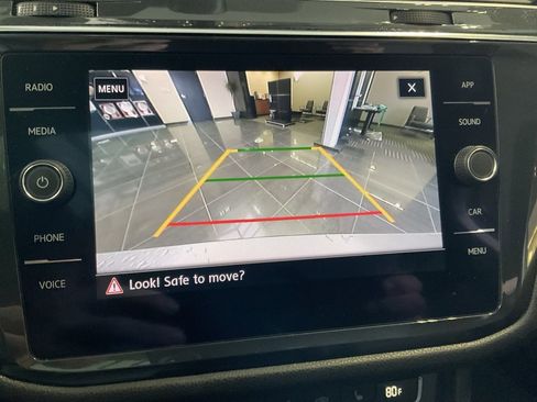 Used 2019 Volkswagen Tiguan SE w/ Panoramic Sunroof Package image 16