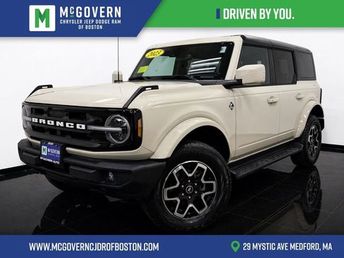 Used 2025 Ford Bronco Outer Banks AWD/4WD image 1