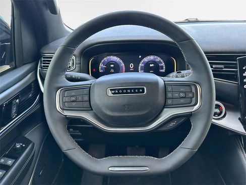 Certified 2024 Jeep Wagoneer Series II image 9