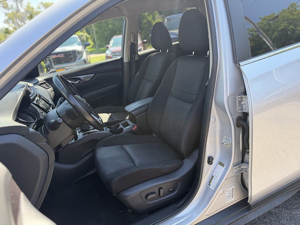 Used 2019 Nissan Rogue SV w/ Premium Package AWD/4WD image 13