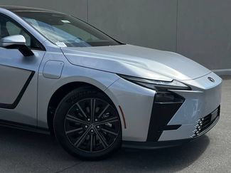 New 2026 Lexus ES 350e w/ Convenience Package FWD video 2