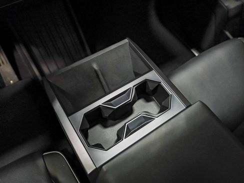 Used 2024 Tesla Cybertruck AWD Crew Cab image 24