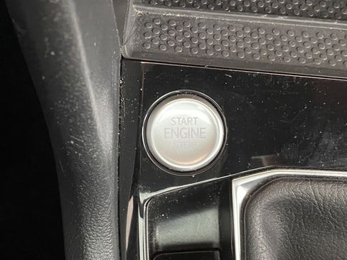 Used 2023 Volkswagen Taos SE w/ Panoramic Sunroof Package image 14