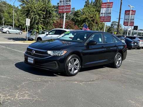 Used 2024 Volkswagen Jetta SE FWD image 2