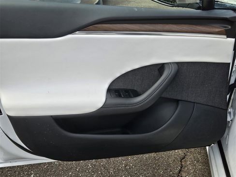 Used 2023 Tesla Model S Standard Range image 10