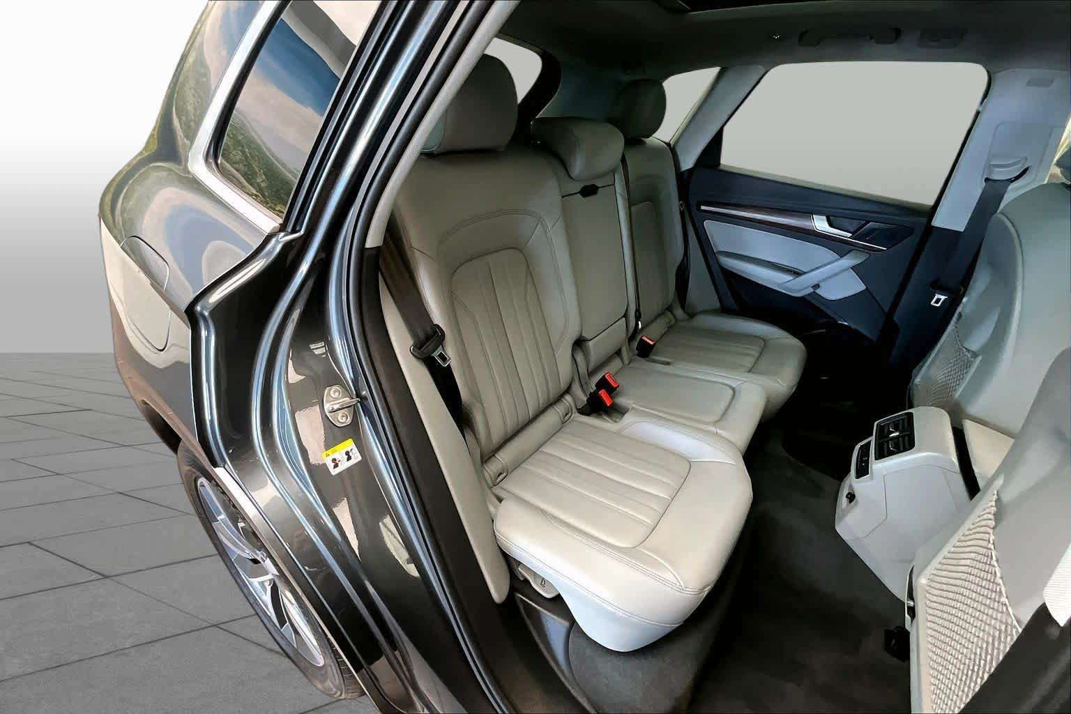 Used 2023 Audi Q5 2.0T Premium w/ Convenience Package AWD/4WD image 20