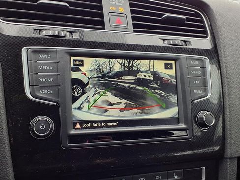 Used 2017 Volkswagen Golf S image 5