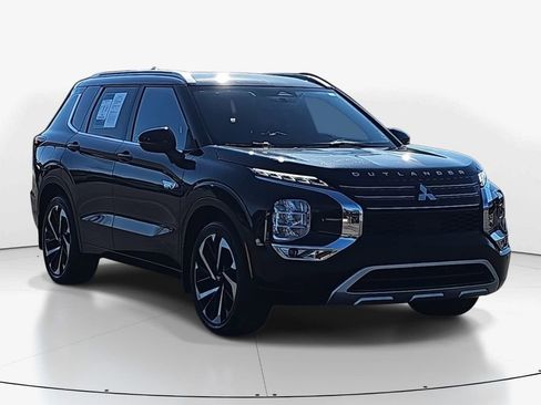 Used 2023 Mitsubishi Outlander SEL image 2