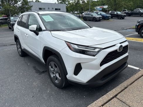 Used 2022 Toyota RAV4 XLE AWD/4WD image 1