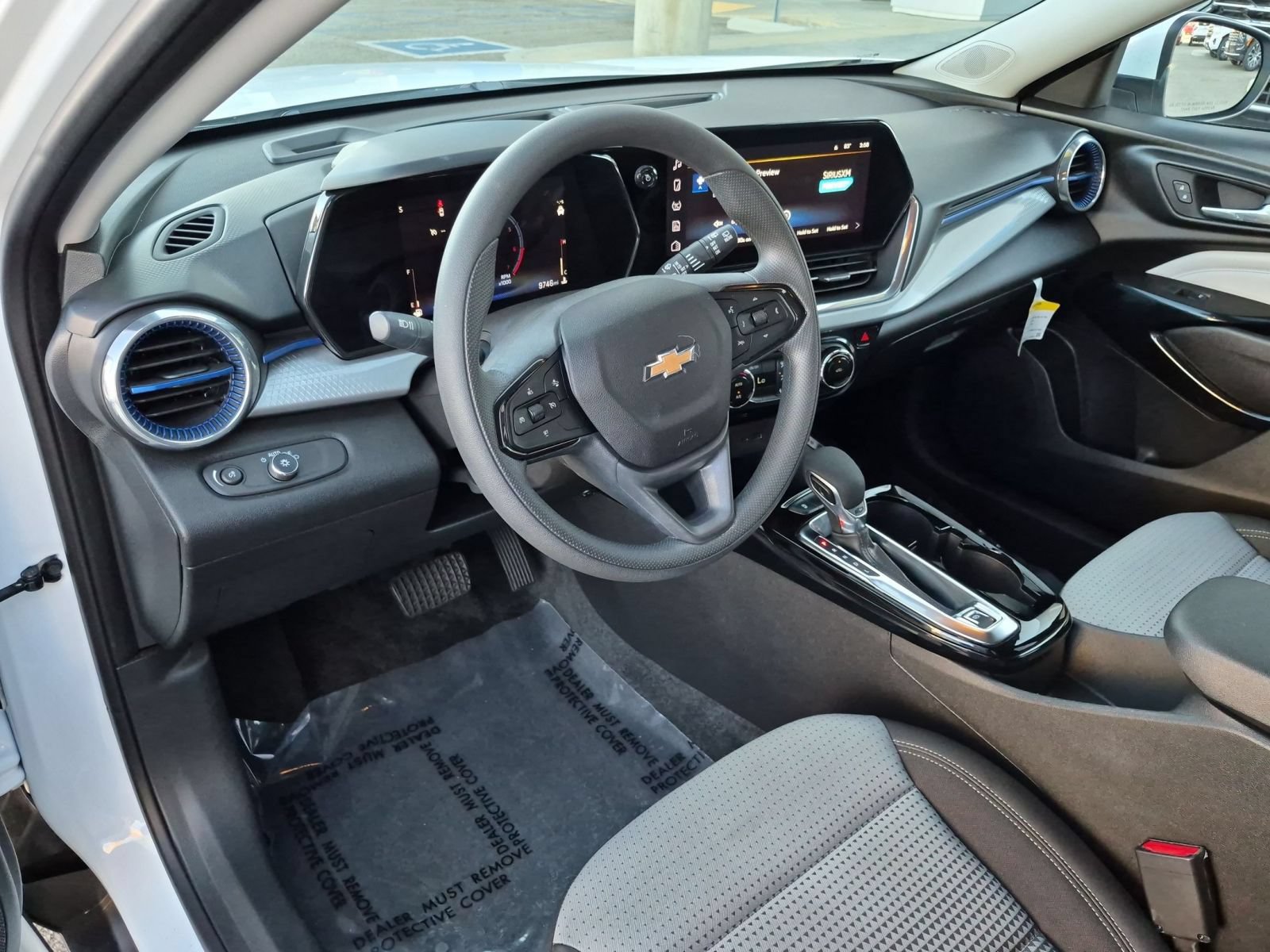 Used 2024 Chevrolet Trax LT FWD image 12