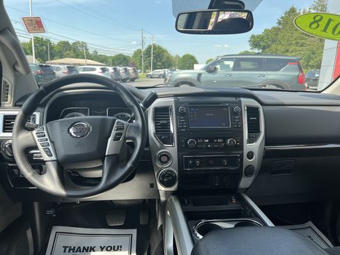 Used 2018 Nissan Titan SV w/ SV Convenience Package AWD/4WD image 4