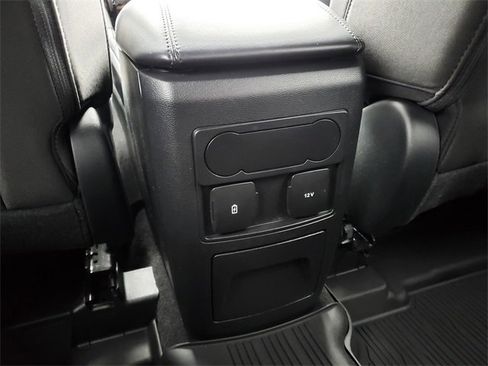 Used 2023 Ford Explorer XLT image 28