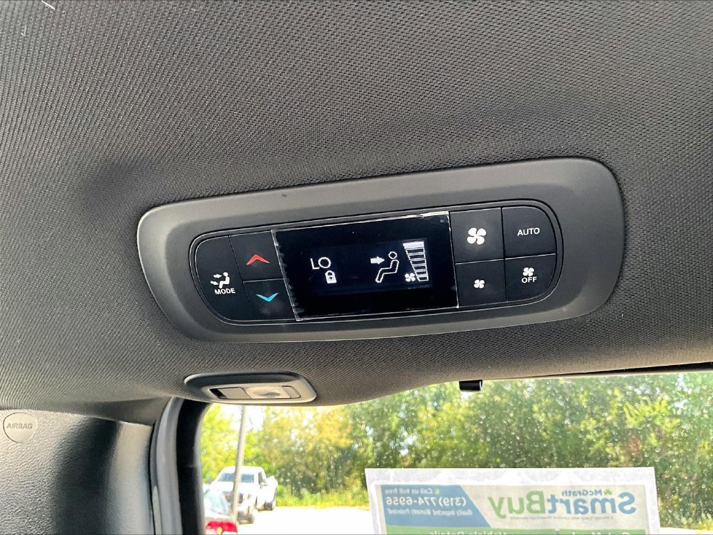 Used 2022 Chrysler Pacifica Limited w/ S Appearance Package FWD image 12