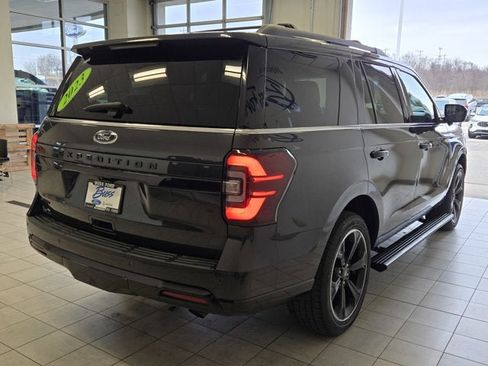 Used 2023 Ford Expedition Limited image 14