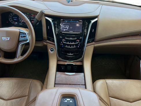 Used 2016 Cadillac Escalade ESV Platinum AWD/4WD image 4