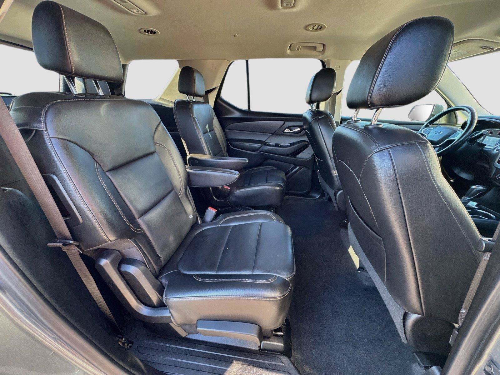 Used 2020 Chevrolet Traverse RS FWD image 30