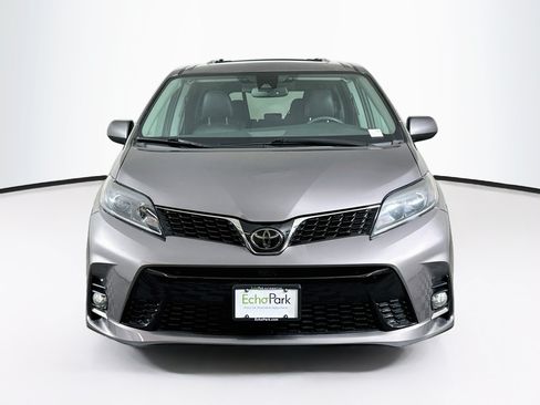 Used 2020 Toyota Sienna SE Premium FWD image 2