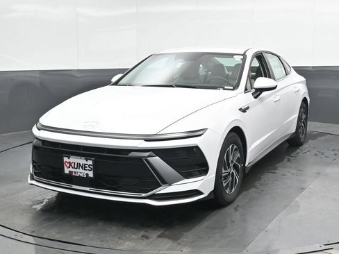 New 2026 Hyundai Sonata Blue FWD image 5