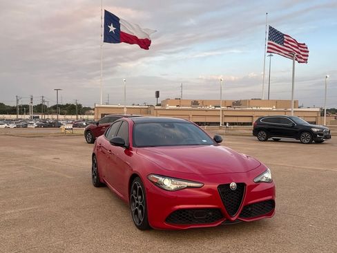 Used 2022 Alfa Romeo Giulia Veloce RWD image 3