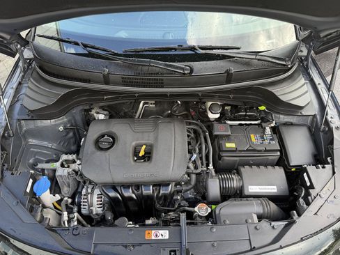 Used 2025 Kia Soul LX w/ LX Technology Package FWD image 24