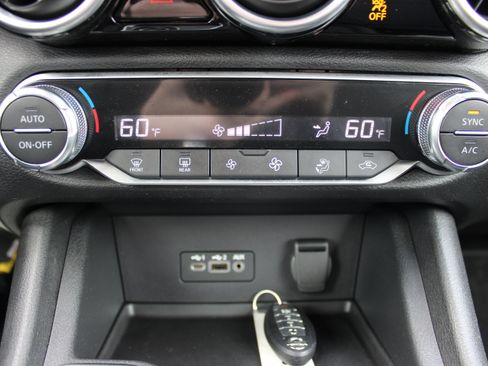 Certified 2021 Nissan Sentra SV image 17