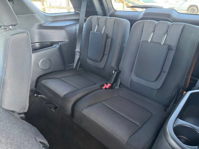 Used 2017 Ford Explorer XLT w/ Equipment Group 201A FWD image 22