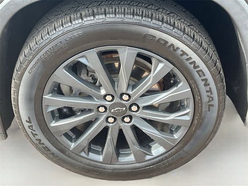Used 2023 Chevrolet Traverse RS image 34
