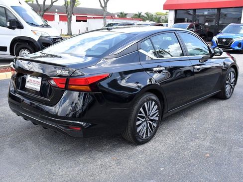 Used 2025 Nissan Altima 2.5 SV image 6