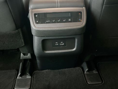 Used 2024 Nissan Pathfinder SV w/ SV Premium Package AWD/4WD image 28