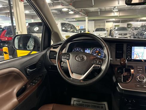 Used 2020 Toyota Sienna Limited Premium AWD/4WD image 27