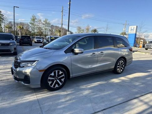 Used 2025 Honda Odyssey EX-L image 3