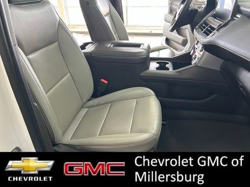 Used 2022 GMC Yukon XL SLT w/ SLT Premium Package image 34
