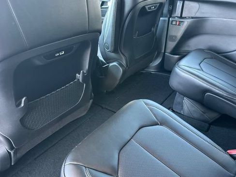 New 2027 Chrysler Pacifica Select FWD image 11