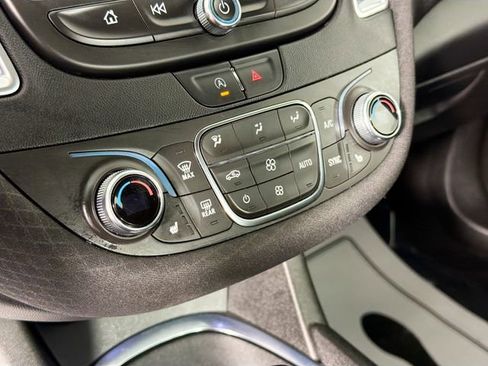 Used 2021 Chevrolet Malibu LT FWD image 15