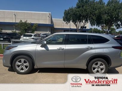 Used 2022 Toyota Highlander LE