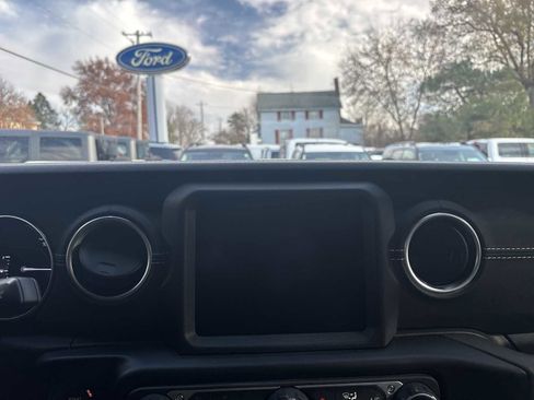 Used 2022 Jeep Wrangler Unlimited Sahara w/ Cold Weather Group image 26